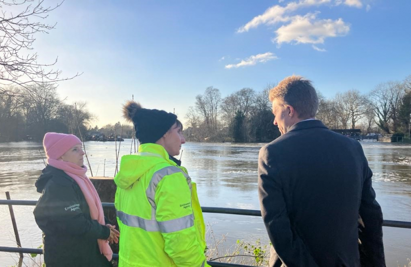 Dr Ben Spencer MP inspects high river levels