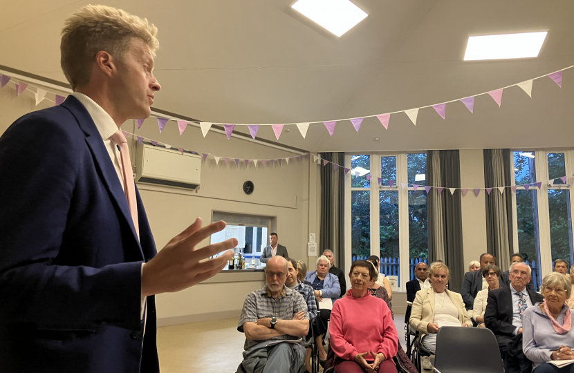 Dr Ben Spencer addressing the meeting